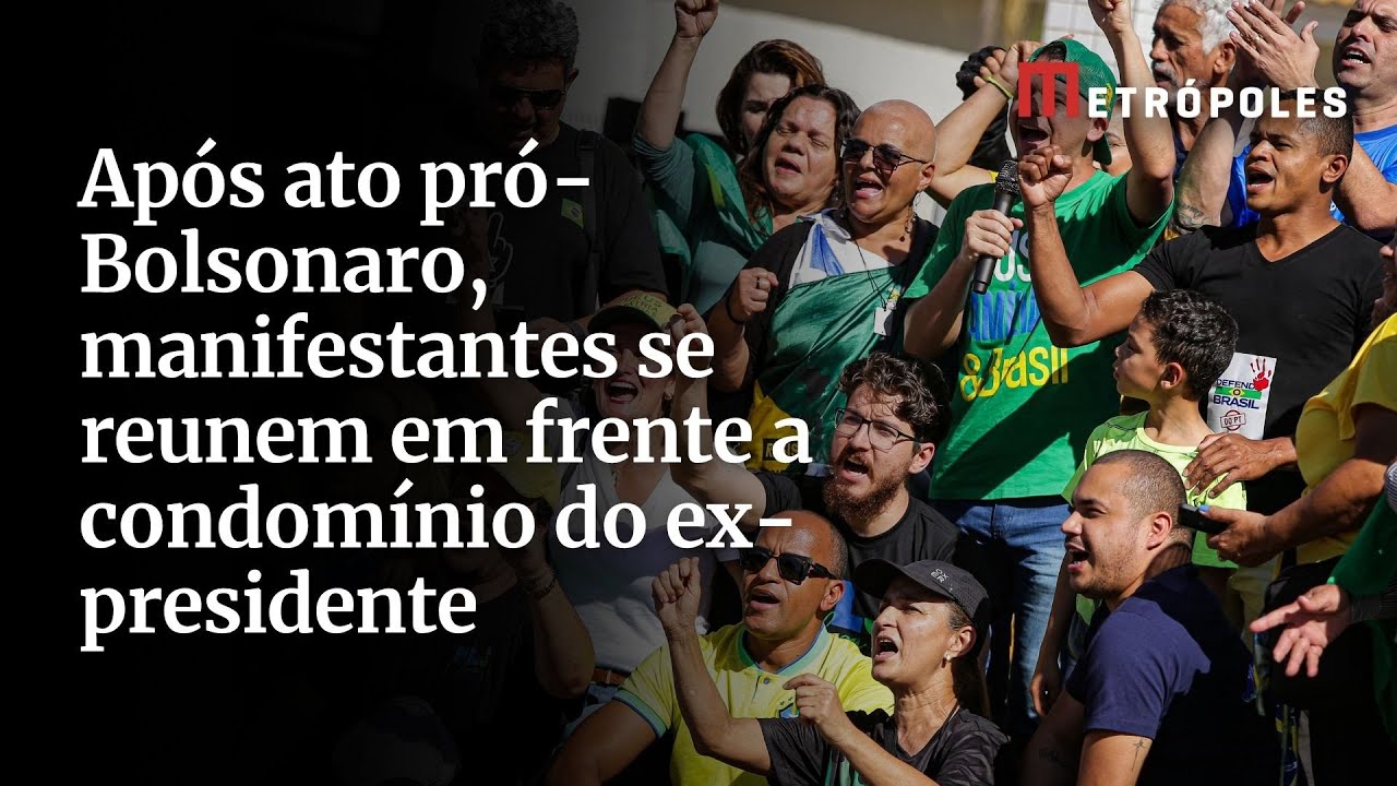 Ap&oacute;s ato pr&oacute;-Bolsonaro, manifestantes se reunem em frente a condom&iacute;nio do ex-presidente