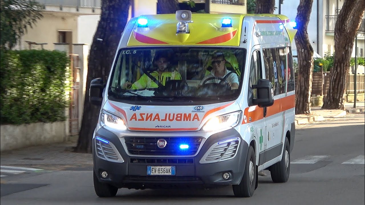 [WIG-WAG] Ambulanza Croce Verde Cavallino-Treporti - Green Cross ambulance responding code 3