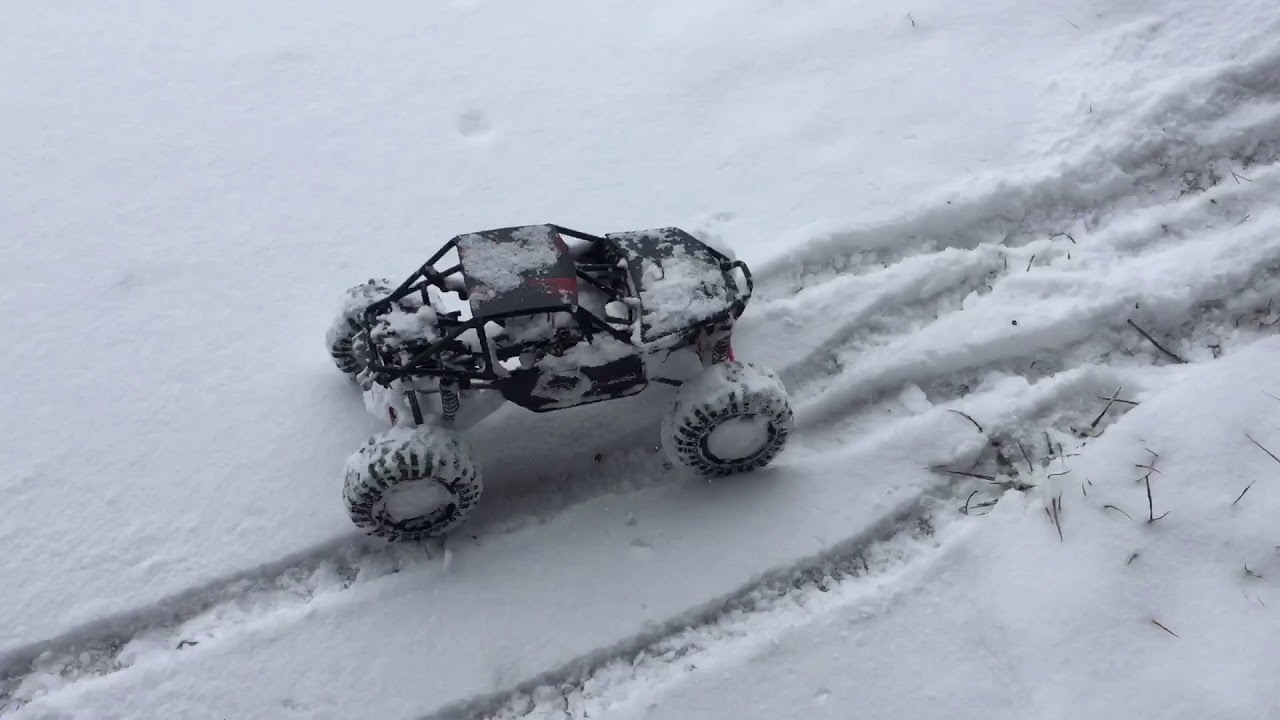 Axial Bomber and Redcat Everest Gen 7 Pro In Snow