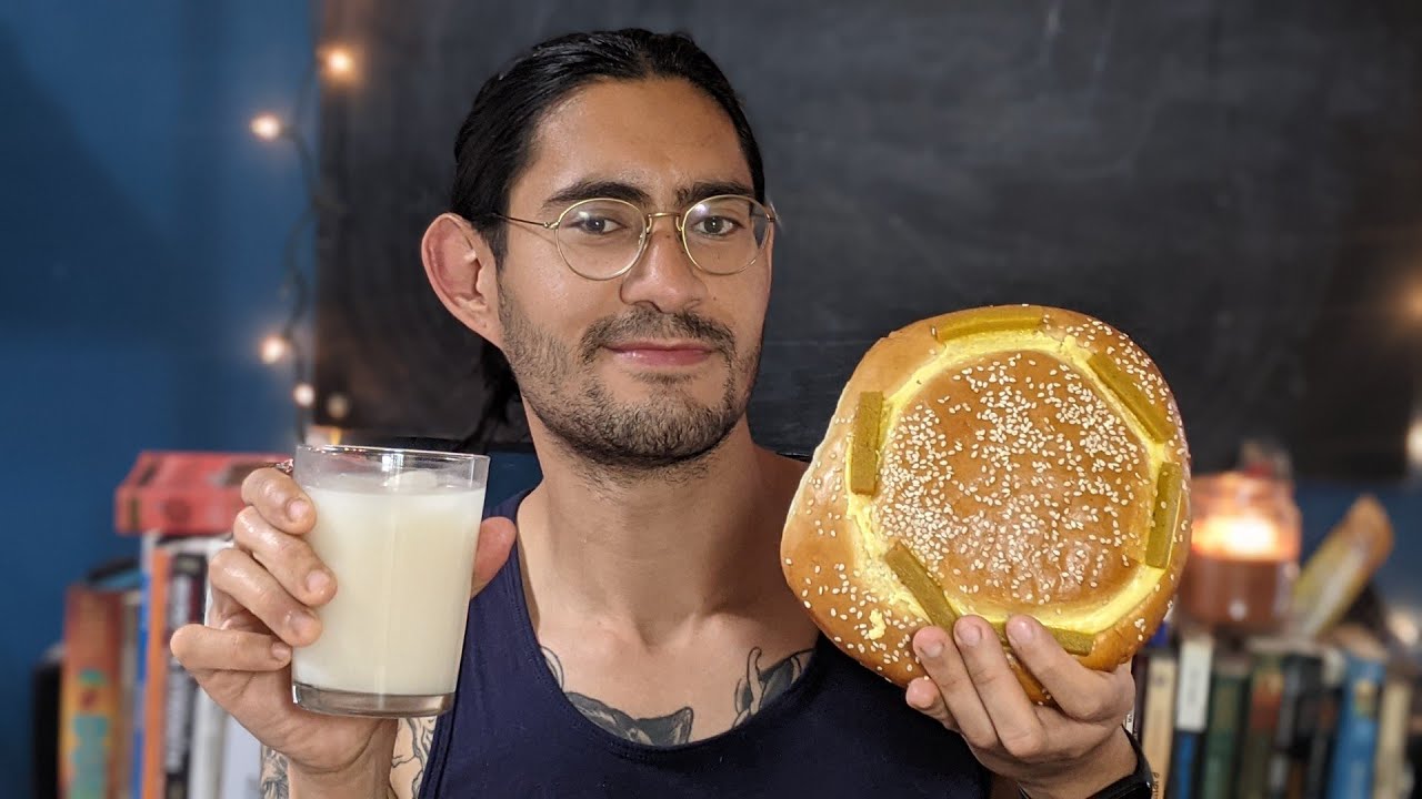 ASMR-Comiendo Pan De Pulque Con Leche