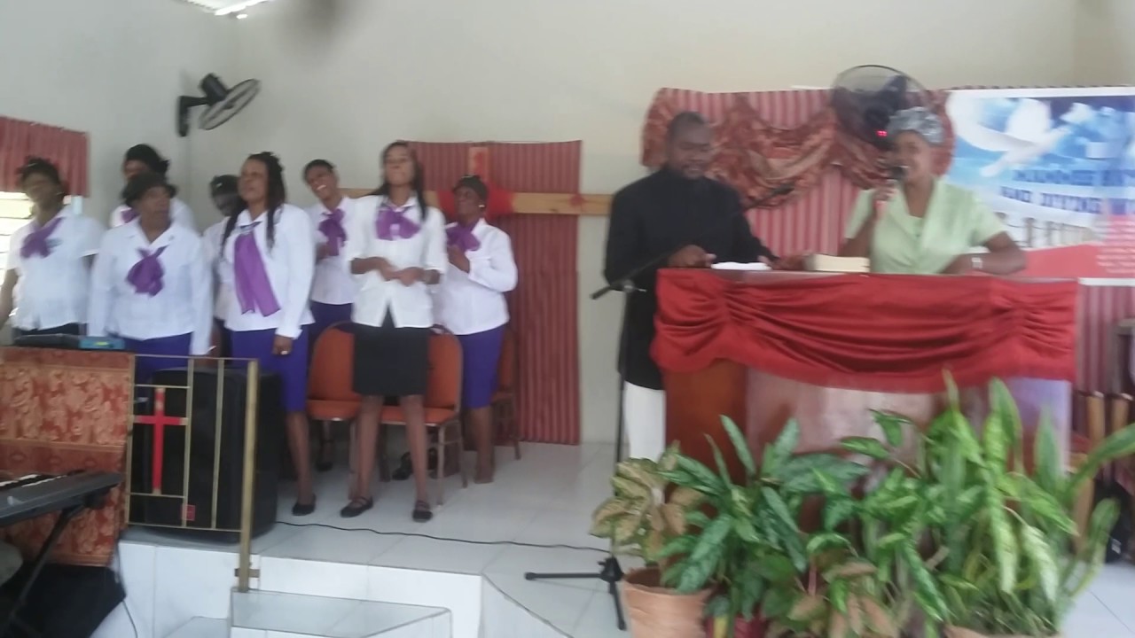 Bishop A Warren man of God .I shall not die but live and declare the works of the Lord amen