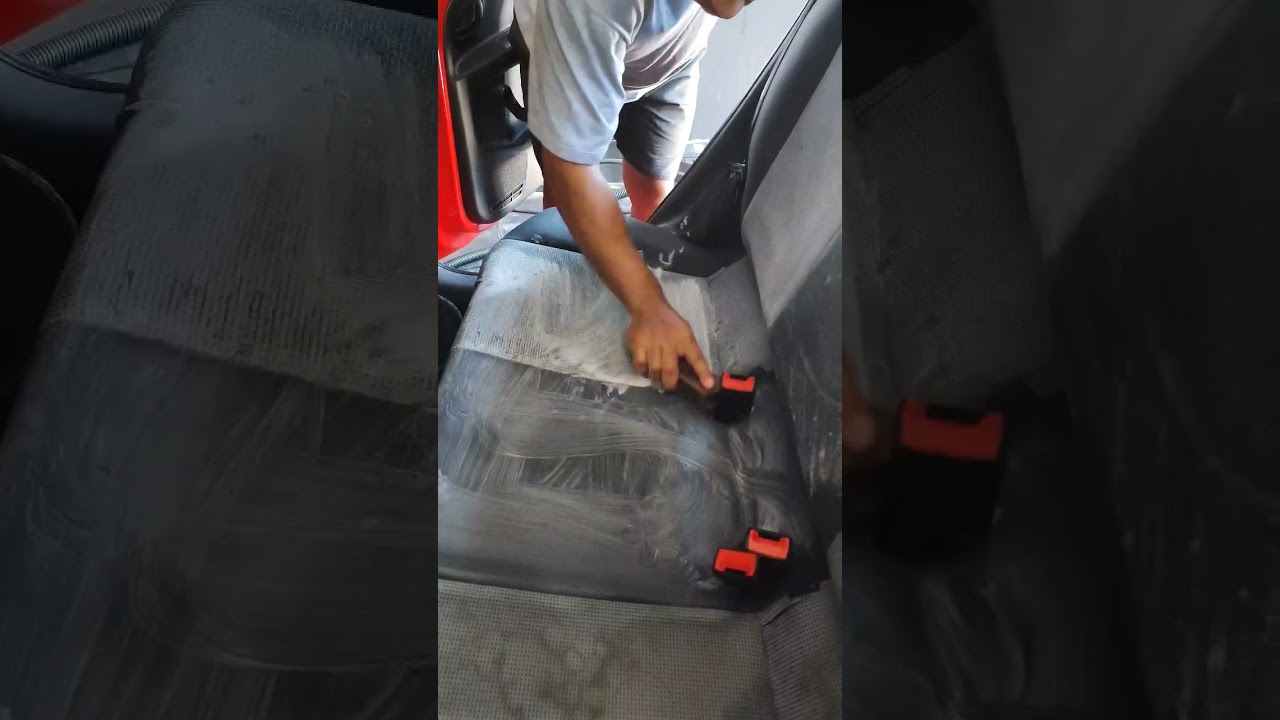 Limpeza dos bancos .                   #limpeza #higienizacao #cars #lavajato