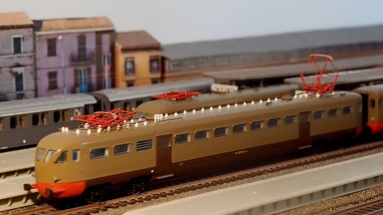 Elettromotrice ALe 883 GT Model - Modellismo Ferroviario