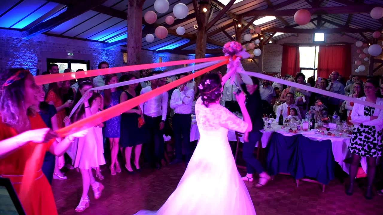 Lancé du bouquet par jeux des rubans | Mariage C&R