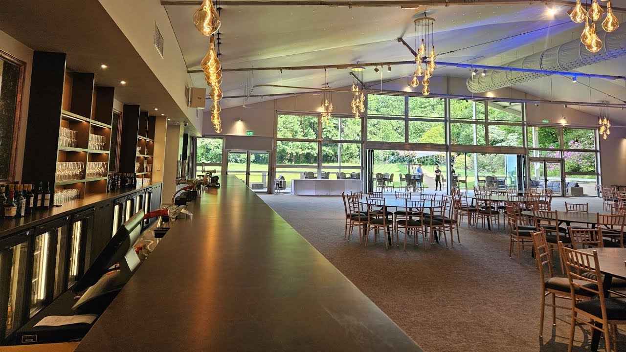 A Tour Of Easthampstead Park - The King Suite