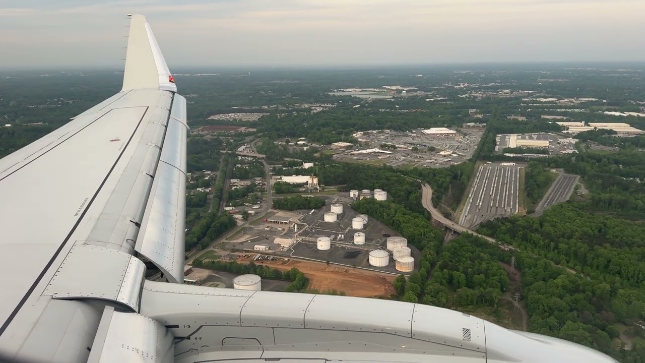 Skyline View! American Eagle E175 landing in Charlotte