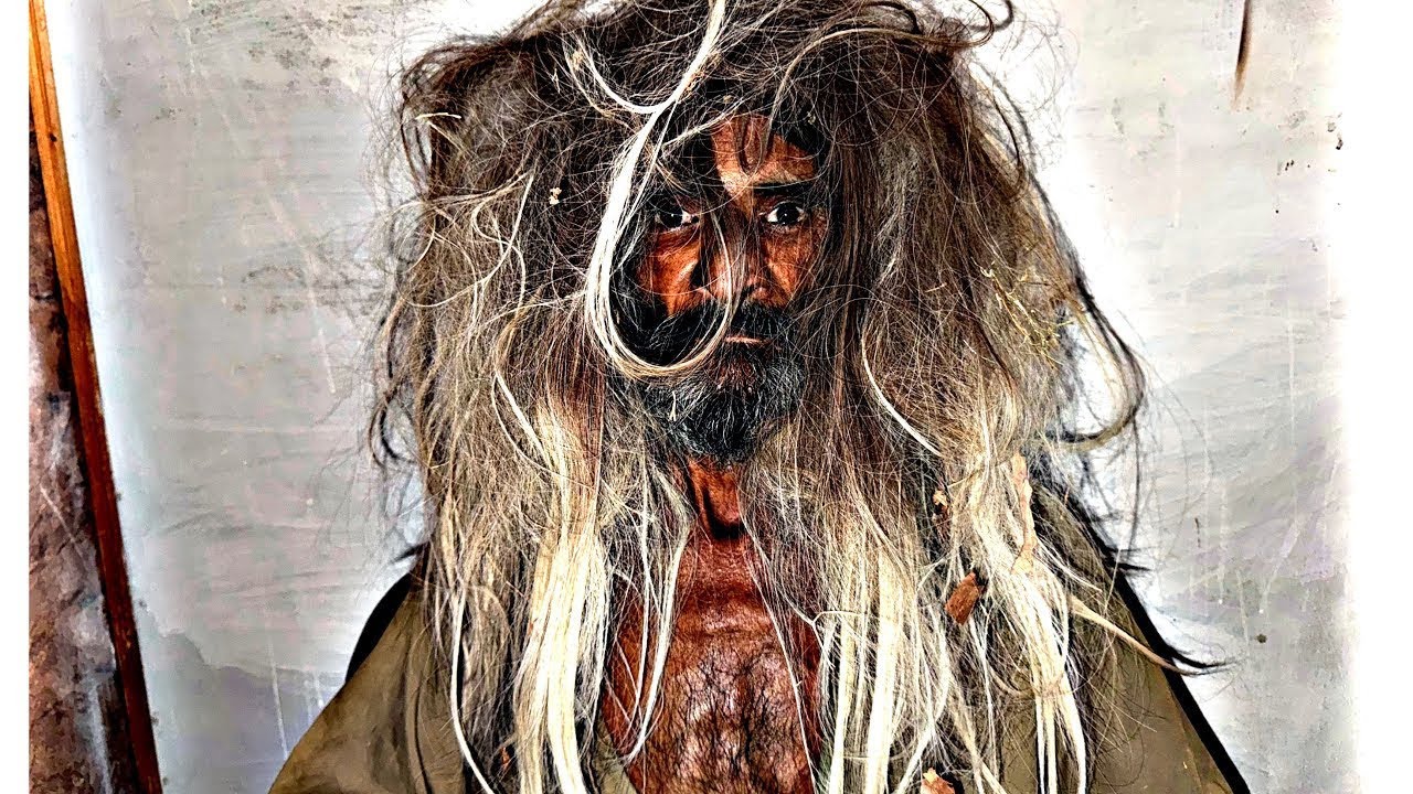 77-Year-Old Homeless Man Looks Unrecognizable After Hair & Beard Transformation 😱
