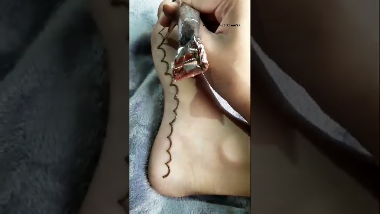 border feet mehndi design 