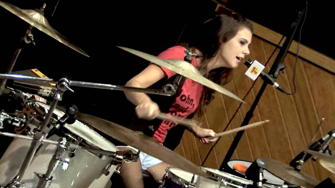 Scracho interpreta "A menina dança", dos Novos Baianos, no Estúdio Ao Vivo Transamérica - 4/9