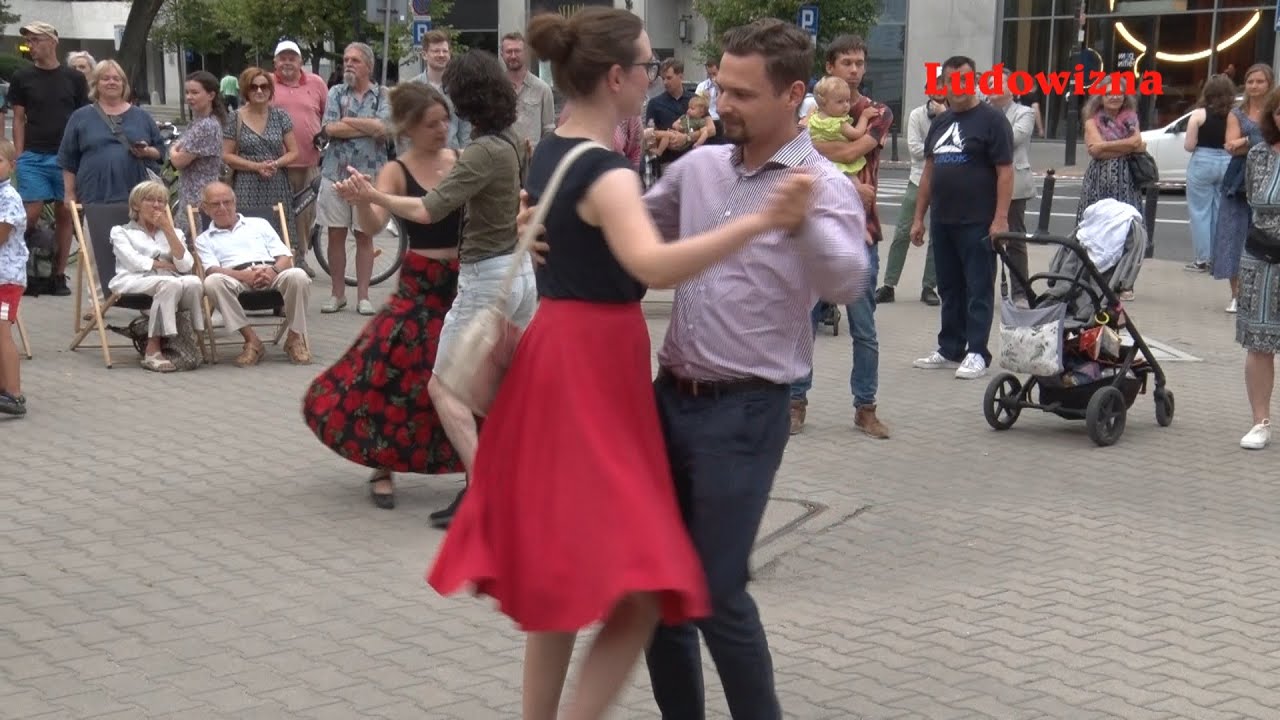 W Warszawie jest INACZEJ ! To młodzież promuje tradycyjny TANIEC ! A ludowi artyści są GWIAZDAMI