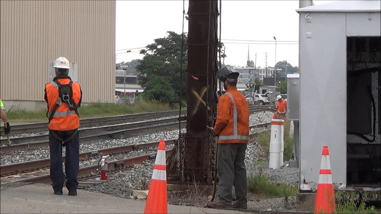 TRRS 386: End of an Era: Death & Removal of the Godfrey Ave Signal Cantilever