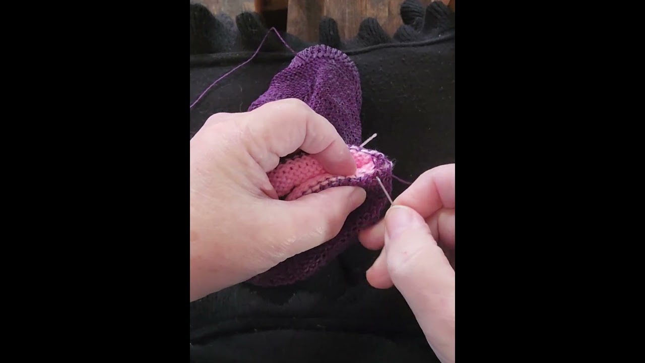 Closing the Toe on Shortie Sock Made on Circular Sock Machine #tutorial #socksaddict #knittingsocks