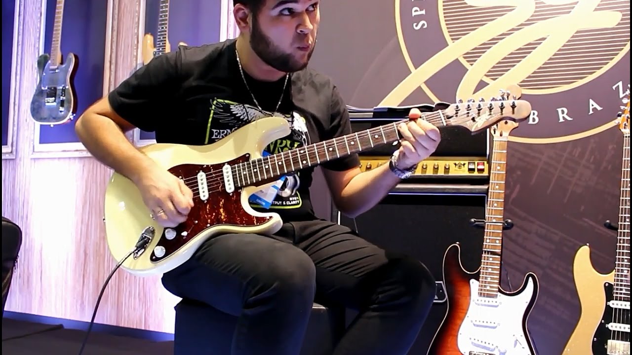 Patrick Souza testando a guitarra SGT ST Custom - Expomusic 2016