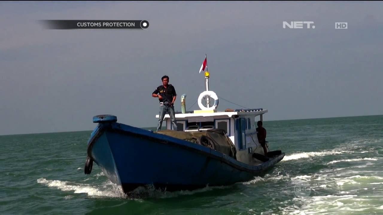 Pengejaran Kapal Pembawa Gula Melebihi Batas di Perairan Tarakan -  Customs Protection