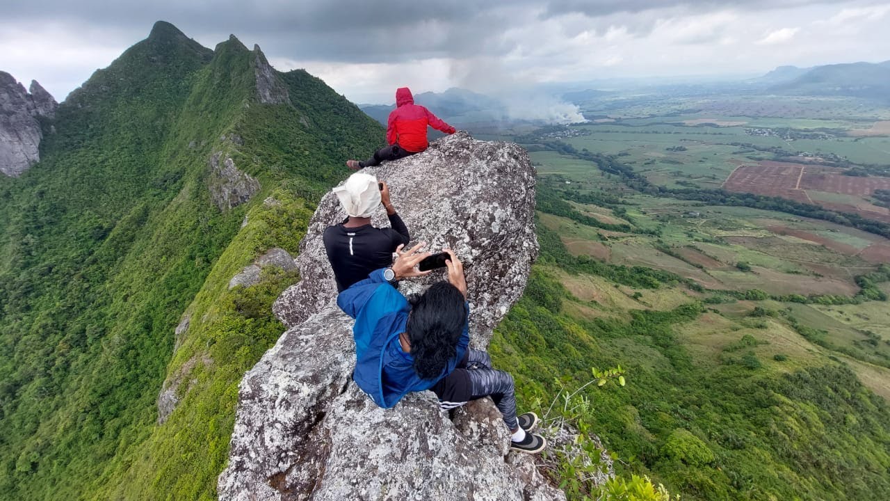 POV: 'Le Chat et La Souris' mountain in Mauritius 🇲🇺 - hike with friends