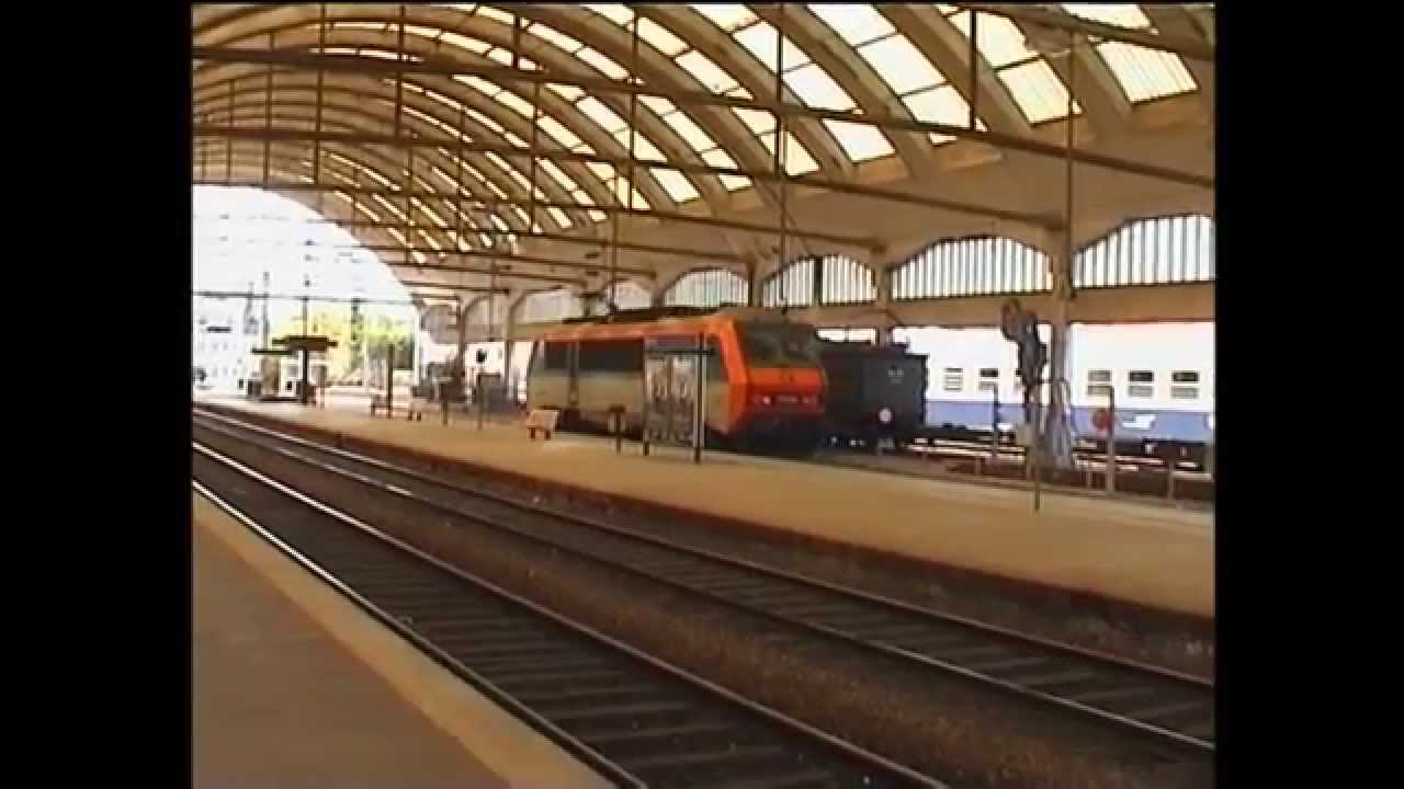 SNCF, 11/08/2000, en gare de Reims, passage de trains, autorails Caravelle et Sybic  (DV)