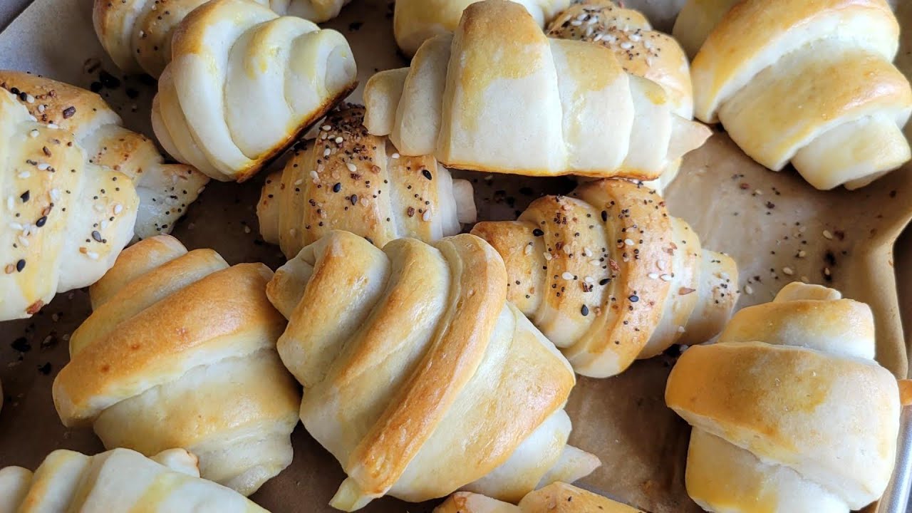Homemade Crescent Rolls Recipe (Kifle)