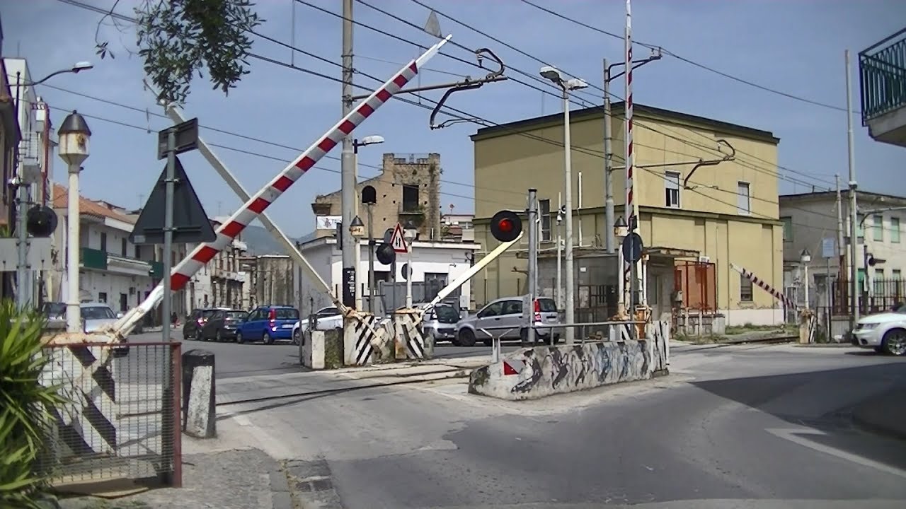 Spoorwegovergang Nola (I) // Railroad crossing // Passaggio a livello