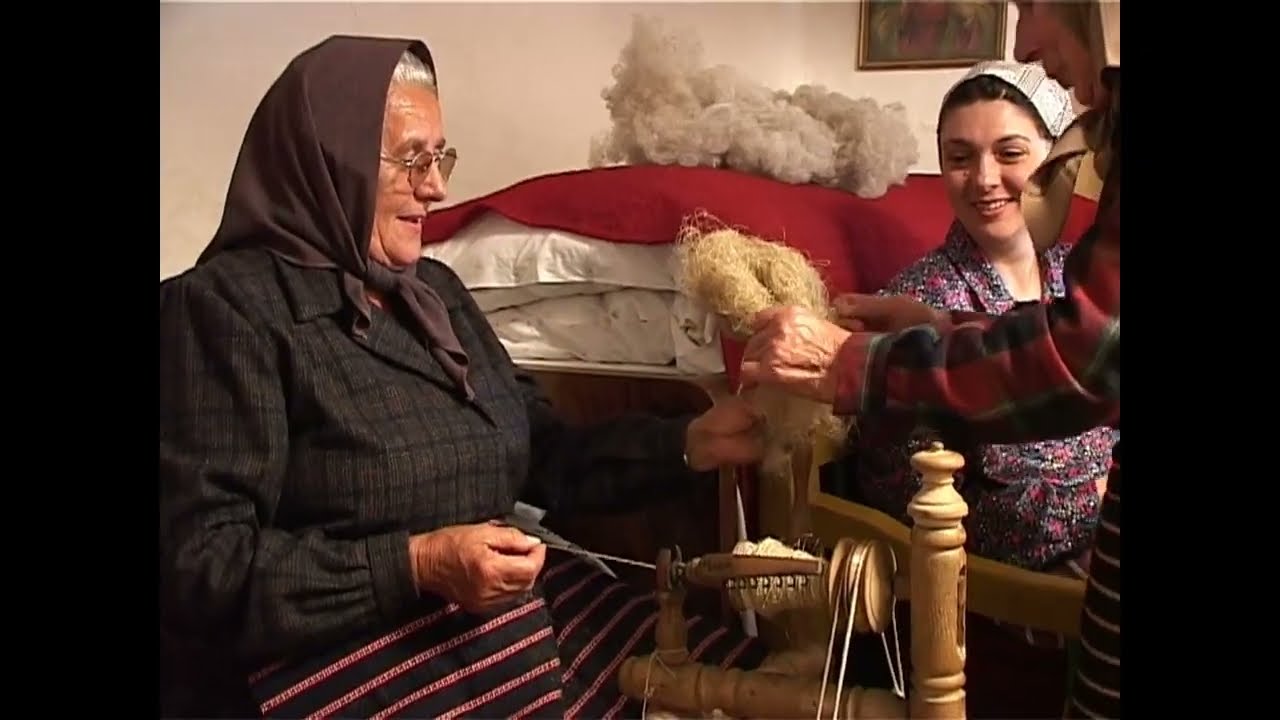 Tkanje i vezovi // Weaving and Embroidery