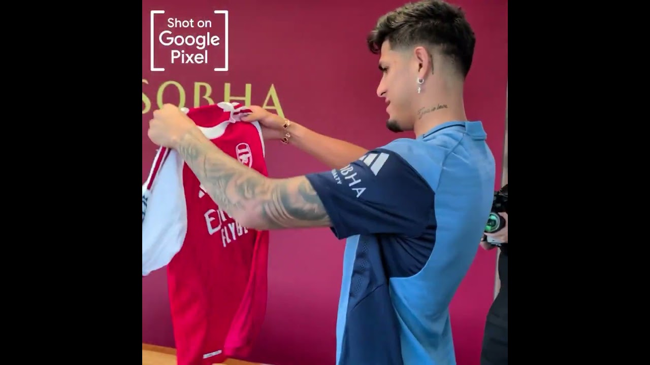 Piero Hincapié sees his Arsenal shirt for the first time…🥺 🇪🇨