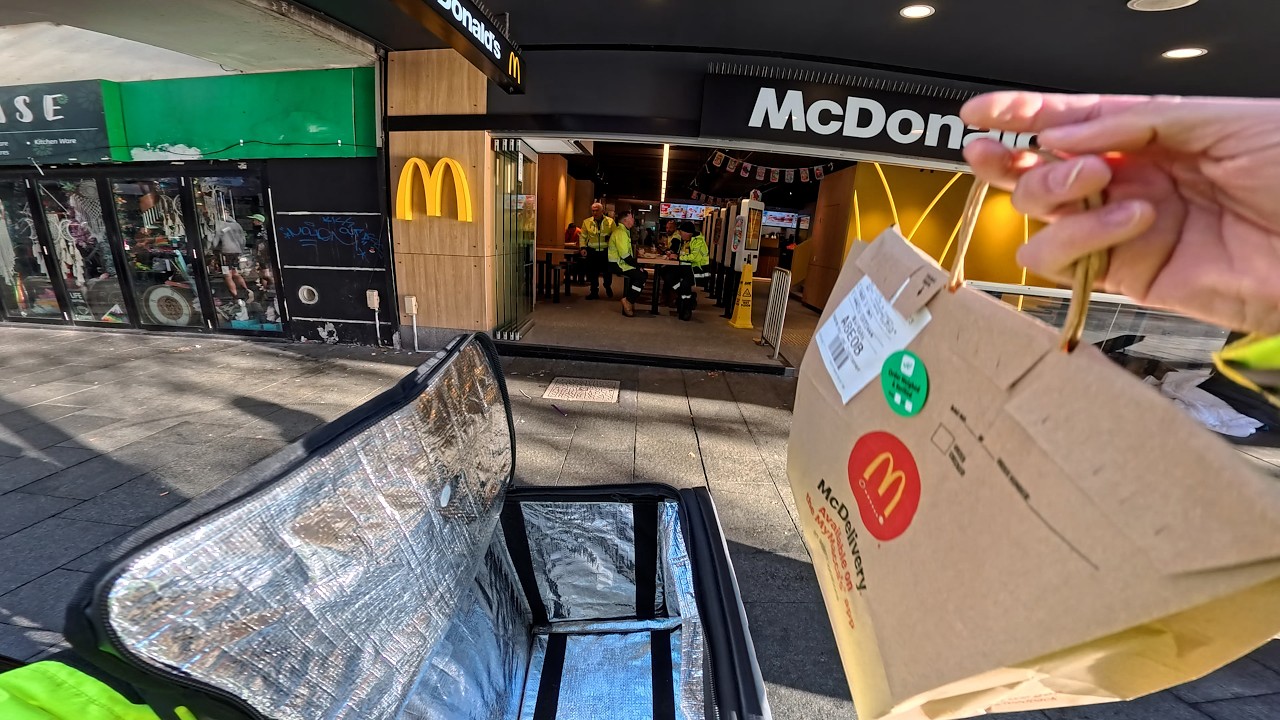 Sydney Eats Episode 4 - Entregando desayunos en un domingo - Uber driver perdido - Fría mañana