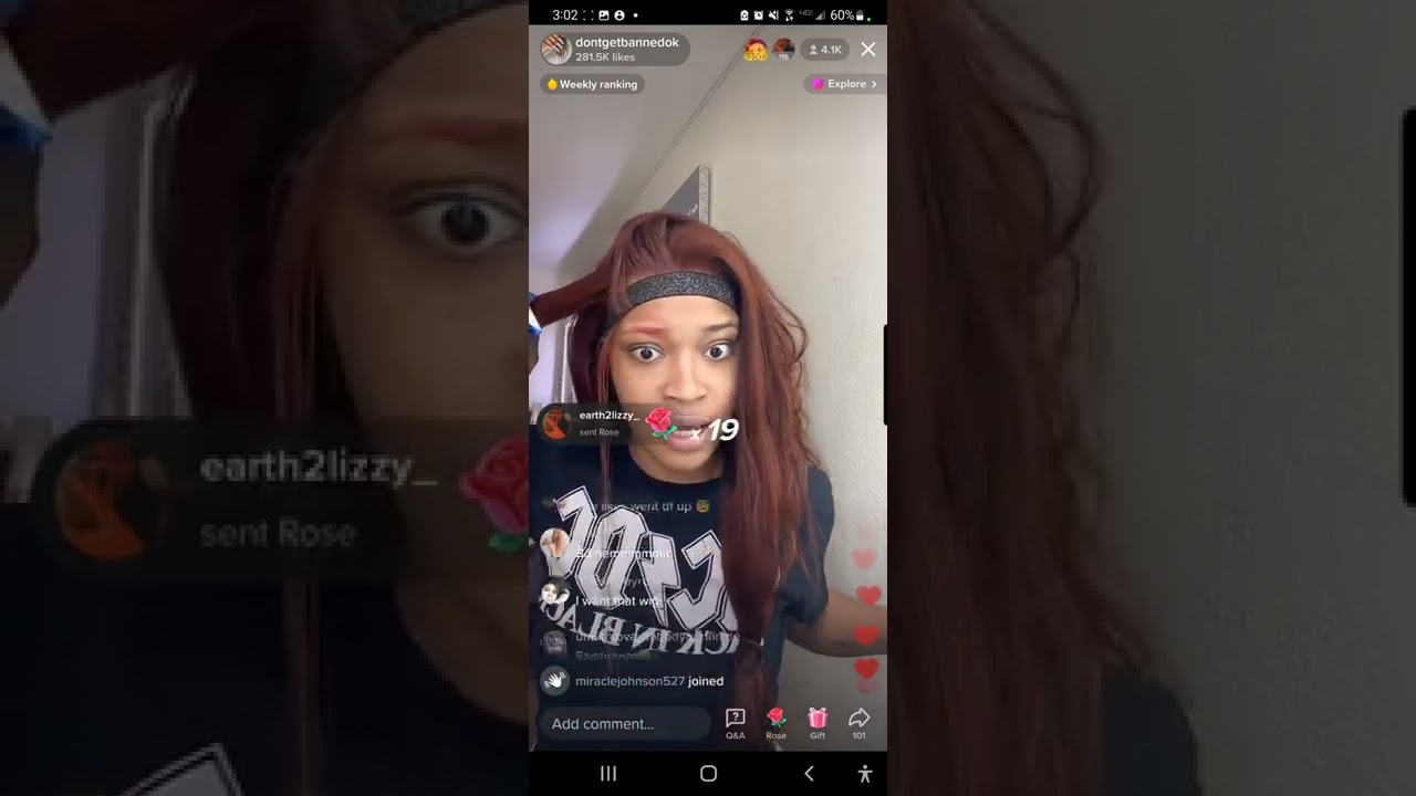 Ekane On Live arguing with baby daddy!! Gets very heated 😠 😡.  He tries to snatch her phone!!