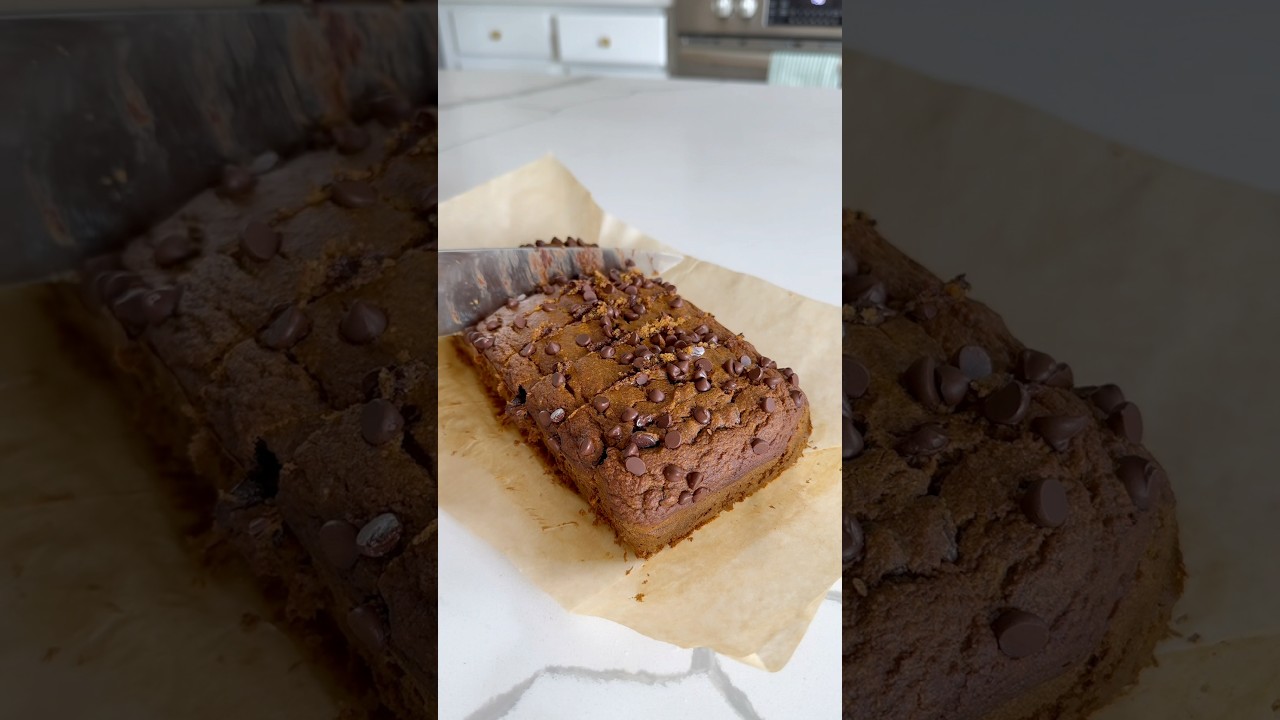 The BEST healthy pumpkin bread 🎃