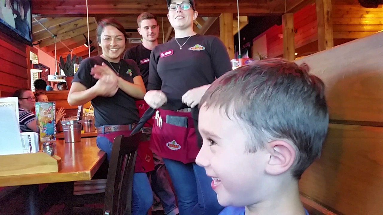 876 - Gavin Saddles Up at the Texas Roadhouse