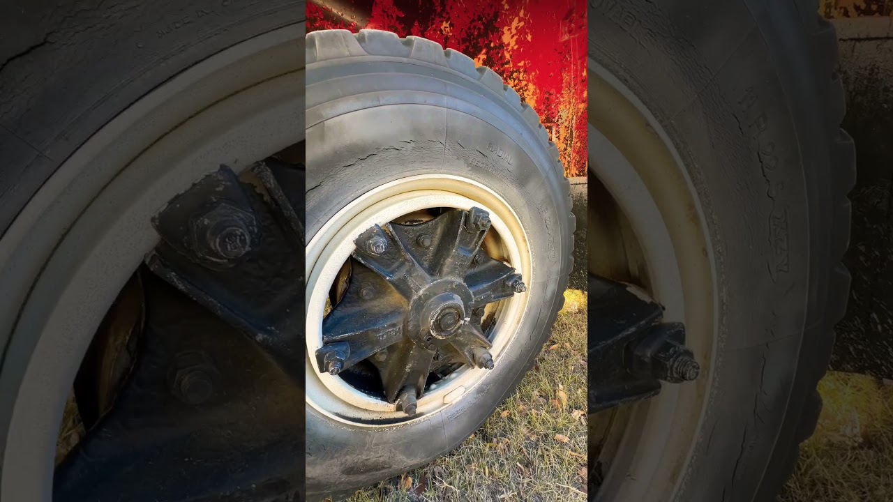 Dayton Wheel on a 1979 Mack R686ST