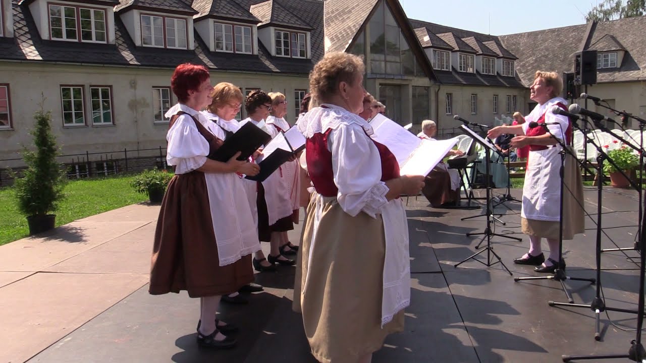 ŠUMPERK-FOLKLORNÍ ODPOLEDNE: pěvecký sbor Seniorky Šumperk (2.)