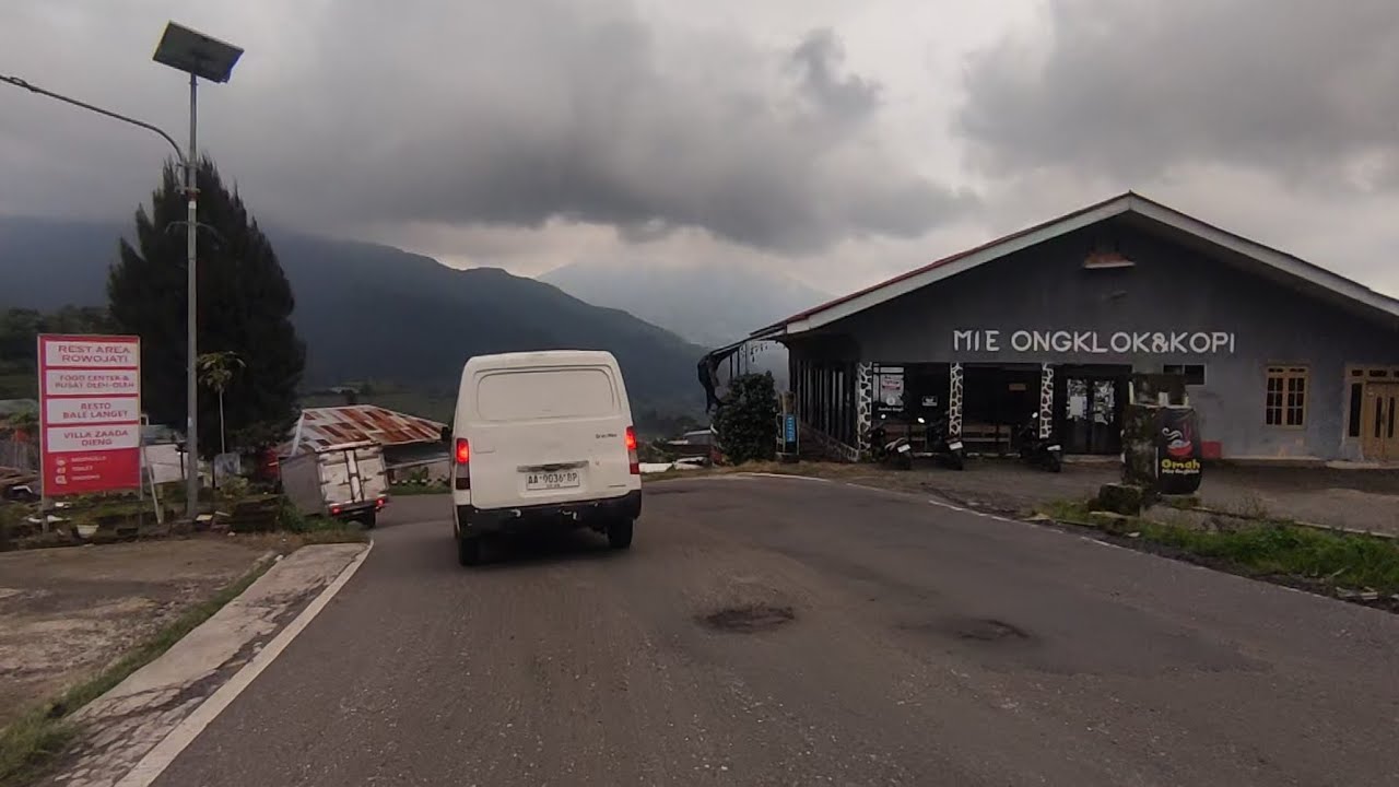 jalan menurun arah dieng ke wonosobo