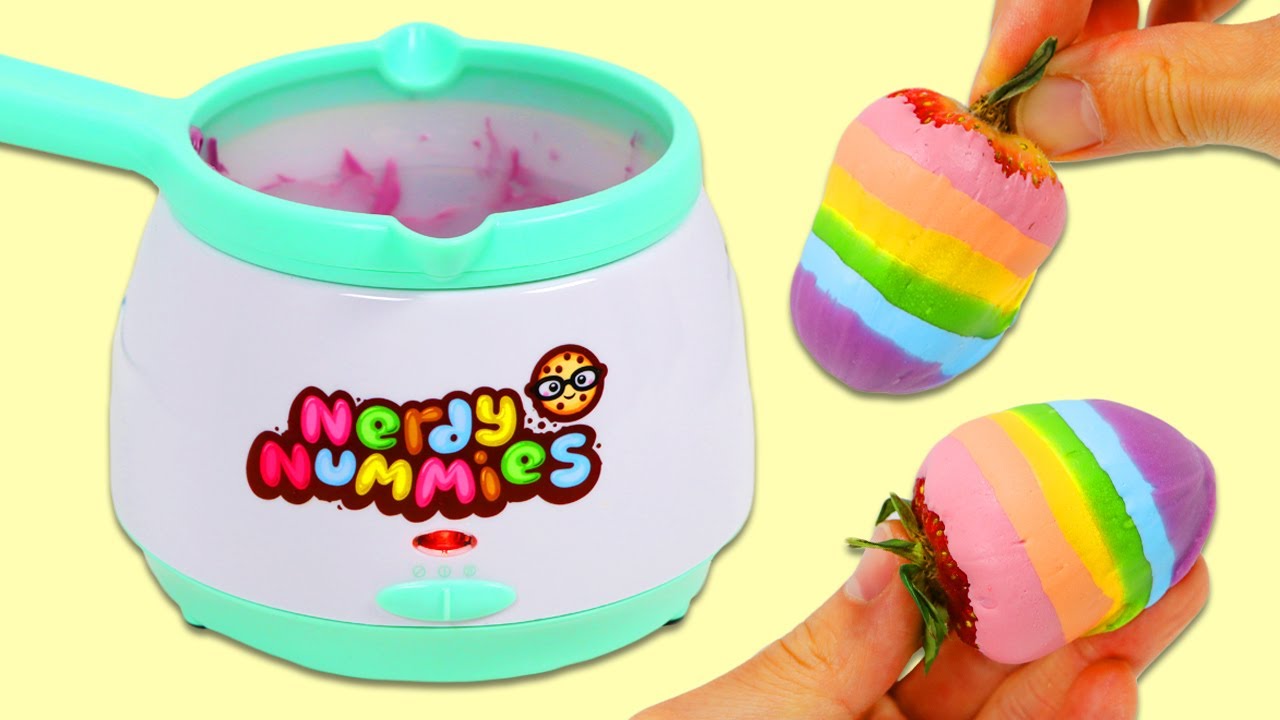 How to Make Rainbow Layered Chocolate Strawberries!