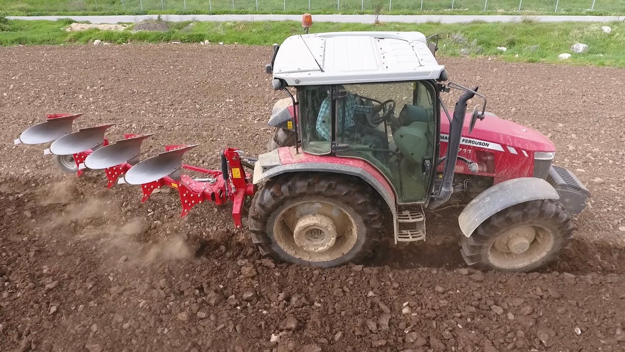Nadas - Massey Ferguson 5711 + Ünlü Dönerli Pulluk