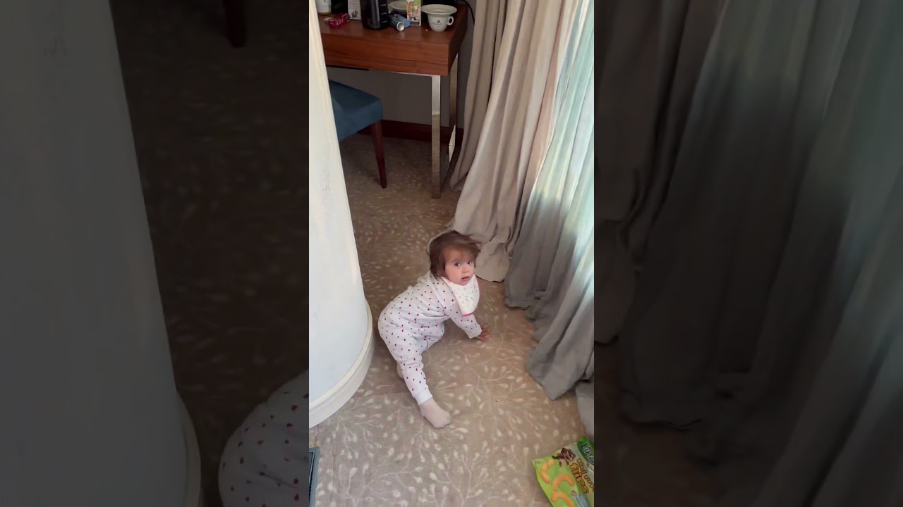 Playing hide and seek with my daughter ❤️😹 #disability #armless #game #mom #hideandseek