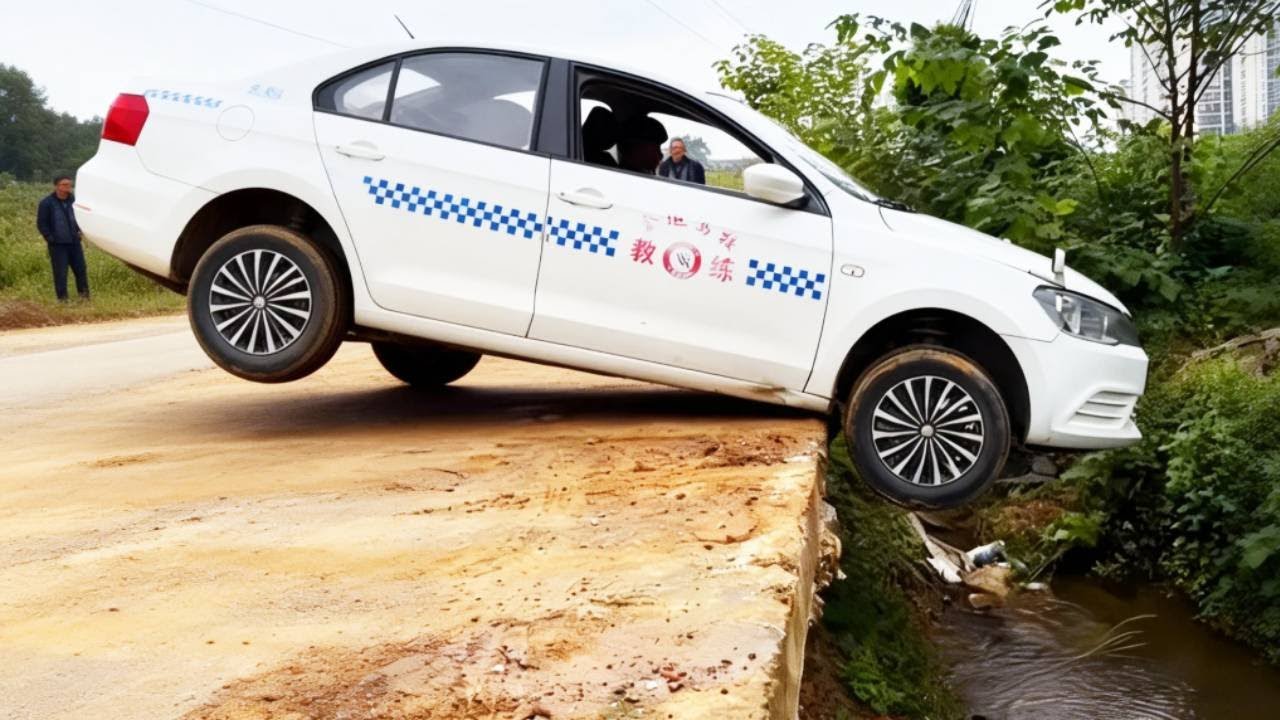 A Front-Wheel-Drive Car Fell Off A Road Embankment But Managed To Get Itself Out Of The Situation!
