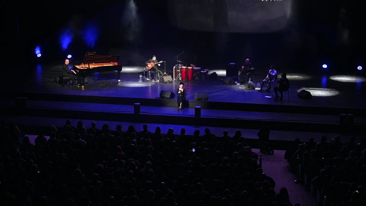 AMIRA MEDUNJANIN - ŠTO TE NEMA / SVE SMO MOGLI MI  (LIVE IN BELGRADE 2025)