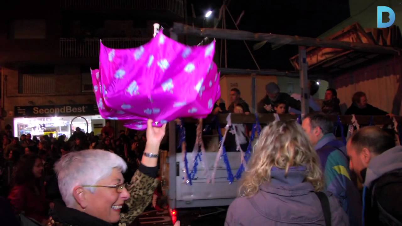 Pluja de caramels a Gràcia per Sant Medir