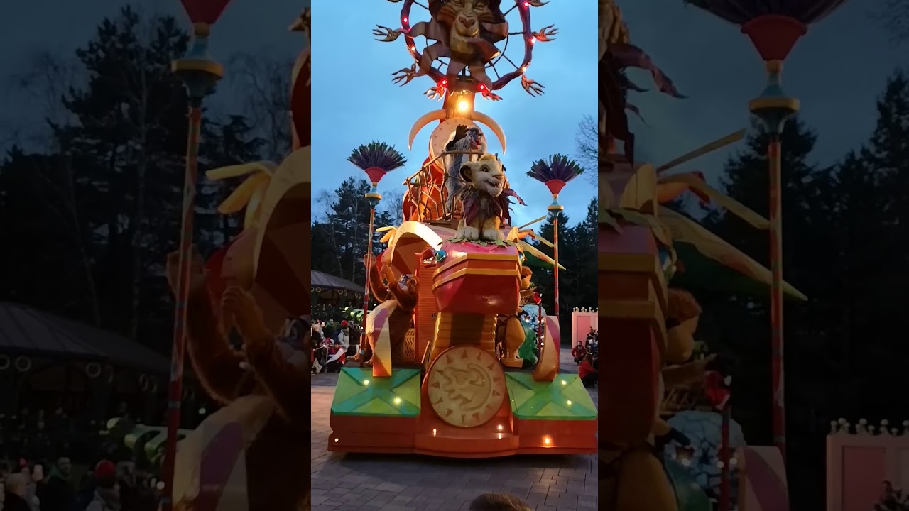 Disneyland Paris December 24th 2018 parade!