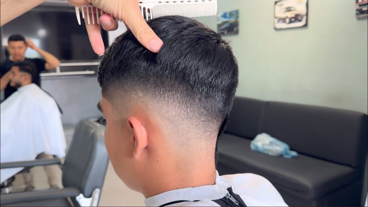 Aprenda a cortar cabelo degradê rápido / de cima para baixo