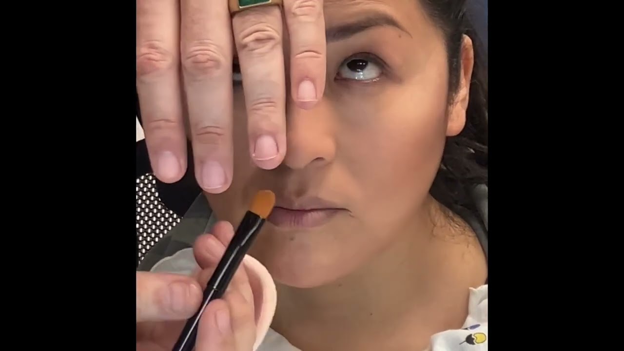 Scuola di sfumatura : esempio di Make up per alleggerire l’occhio cosiddetto “”infossato”.