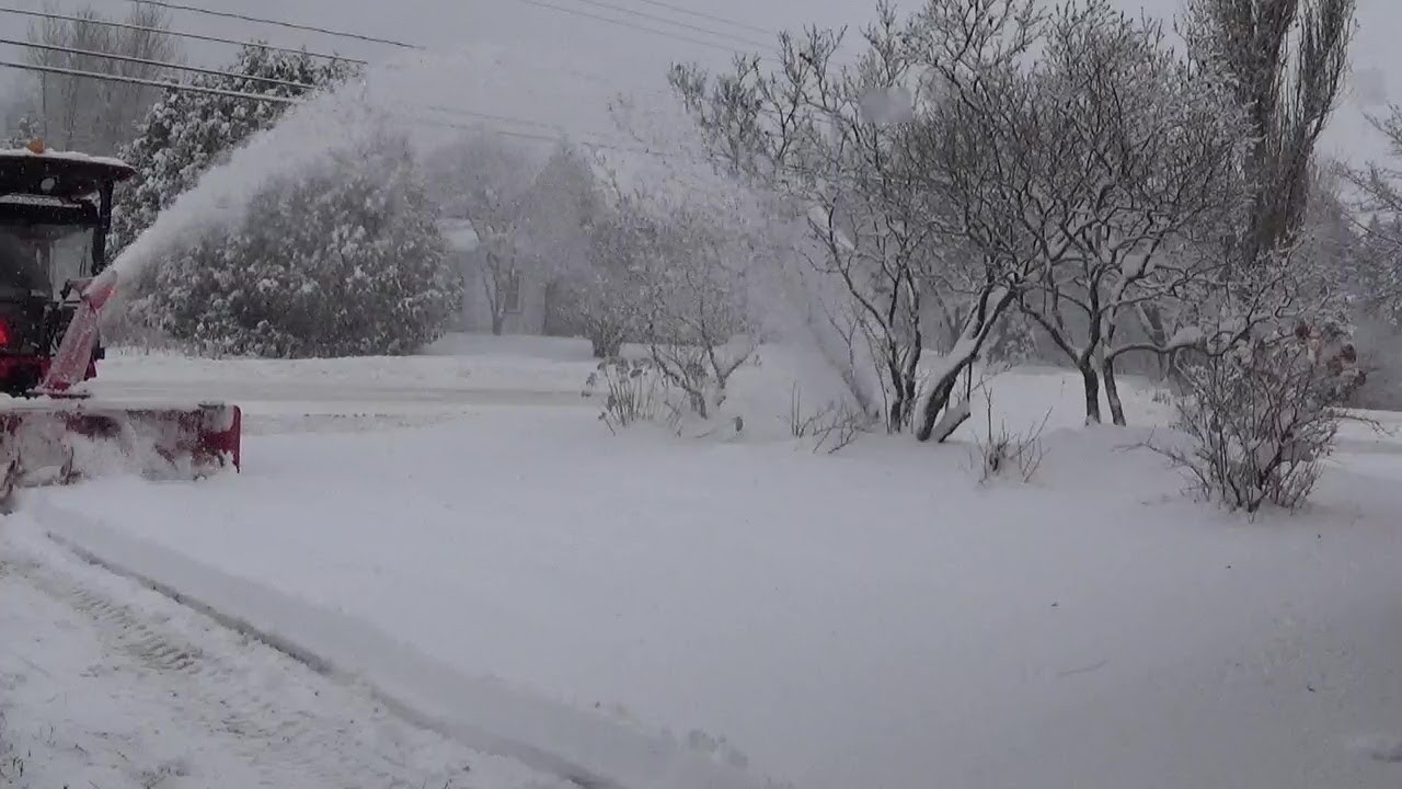 TOO BIG 68 inch snowmax or meteor snowblower on mi GC1710 in action in 8