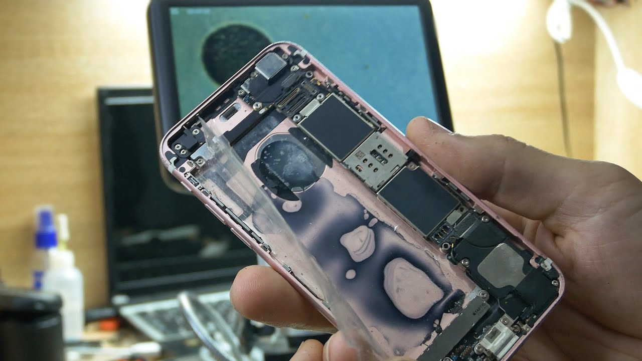 iPhone нужна помощь. Разбитый, грязный и не включается ( Apple )