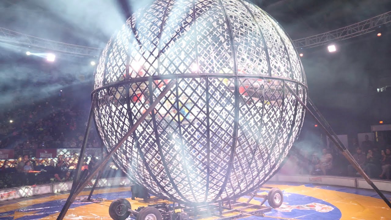 Garden Bros Circus - Globe of Death Steel Ball Extreme Motorcycle Stunt [4K]