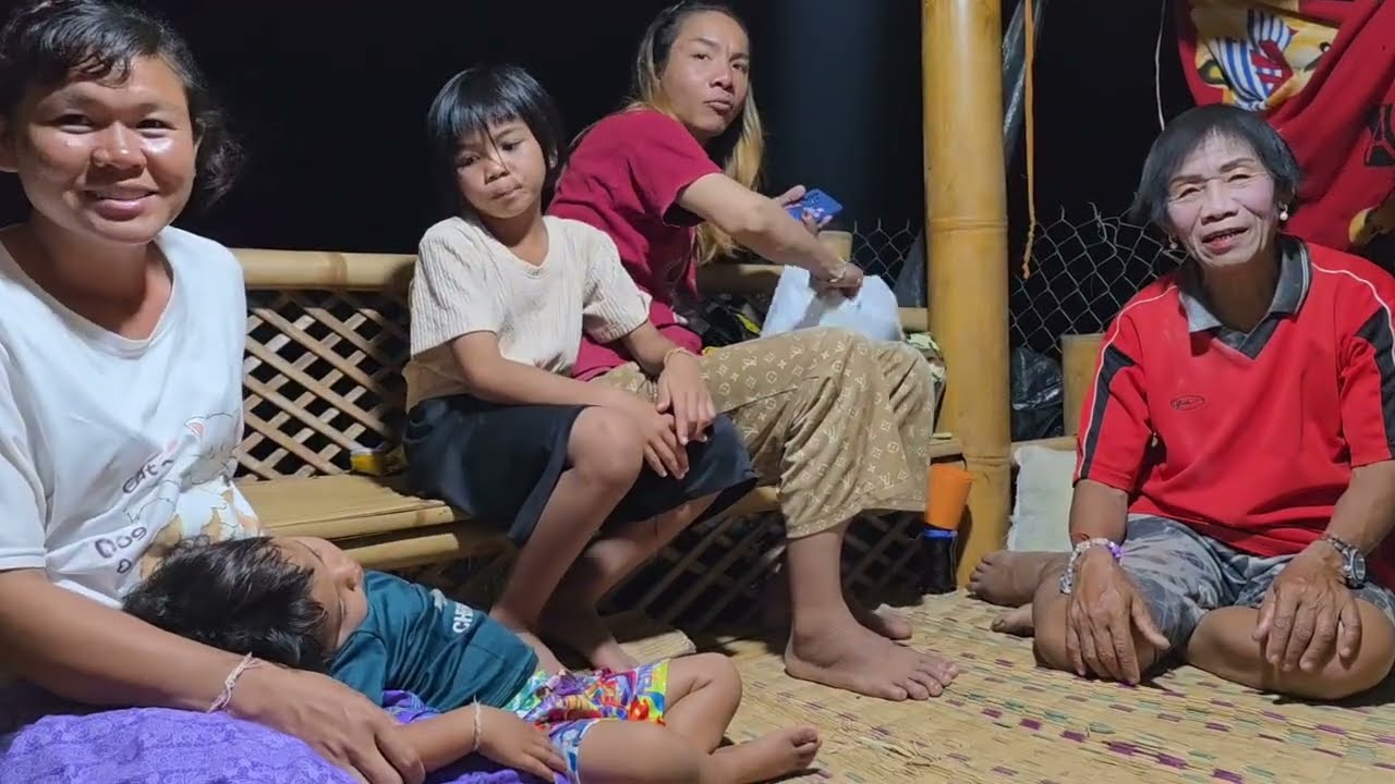 สาวจ่อยได้แม่ลูก8เป็นเสี่ยวนั่งคุยถามไถ่กัน