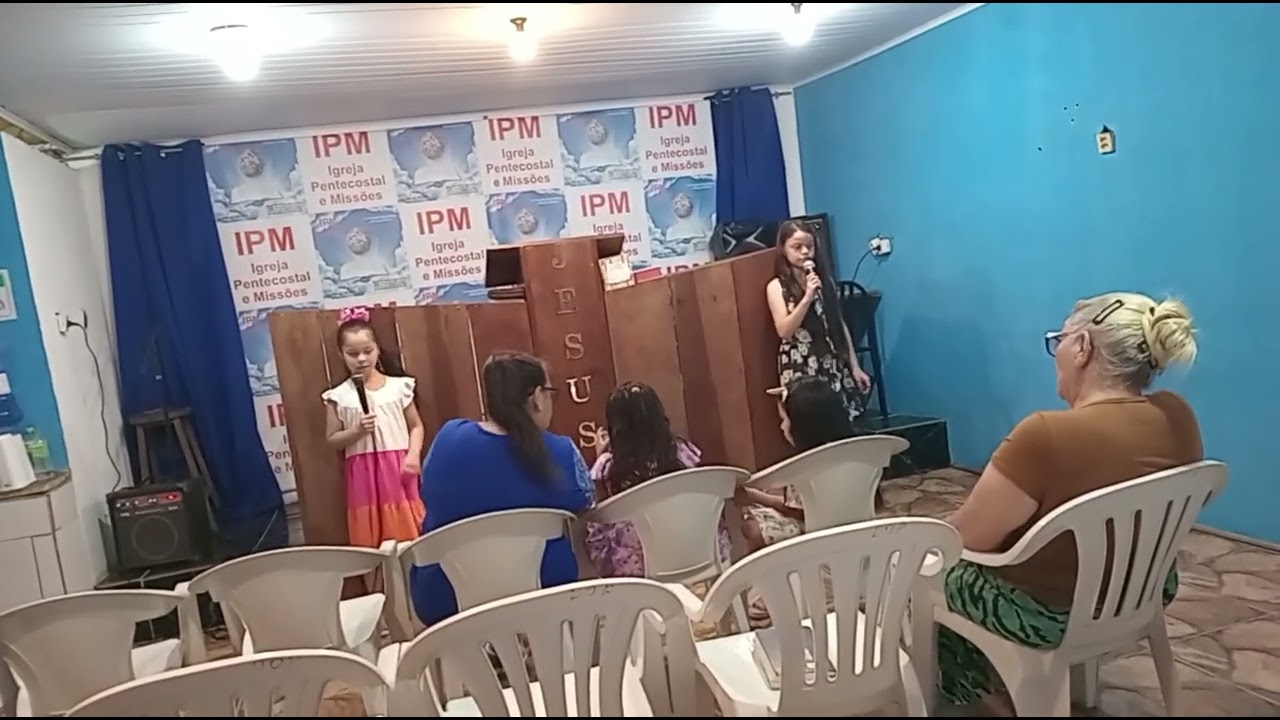 Isabele e mikaela louvando a Deus na IPM 