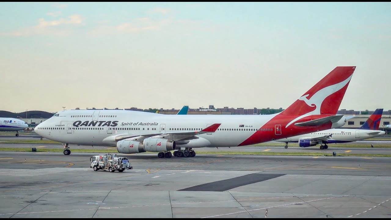 QANTAS Boeing 747-400 / New York JFK to Los Angeles / Flying Over Storms