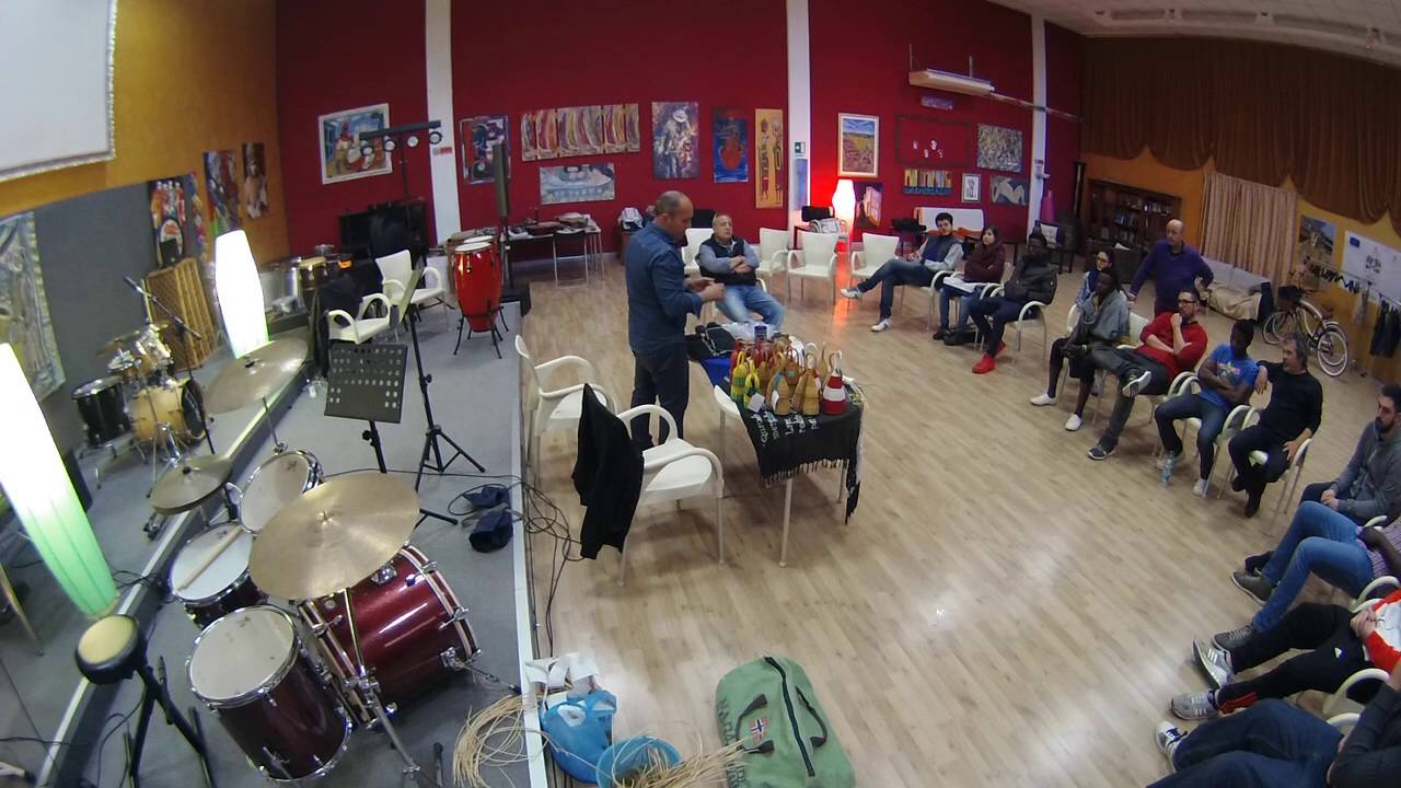 Jaco Samba School 2&deg; anno progetto sociale impariamo a costruire gli strumenti di percussione