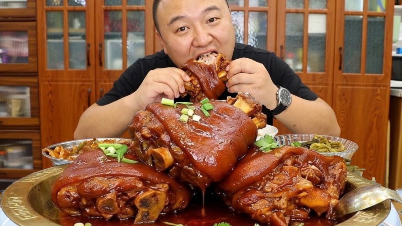 3 fall-off-the-bone tender pork hocks by A-Qiang, tossed with steaming rice. What a heavenly combo!