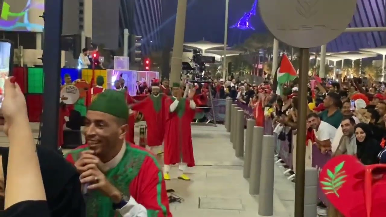 أجواء احتفالات المغاربة في قطر بعد التأهل للدور 16#qatar #fifa22 #worldcup #المغرب #قطر🇲🇦🇲🇦🇲🇦