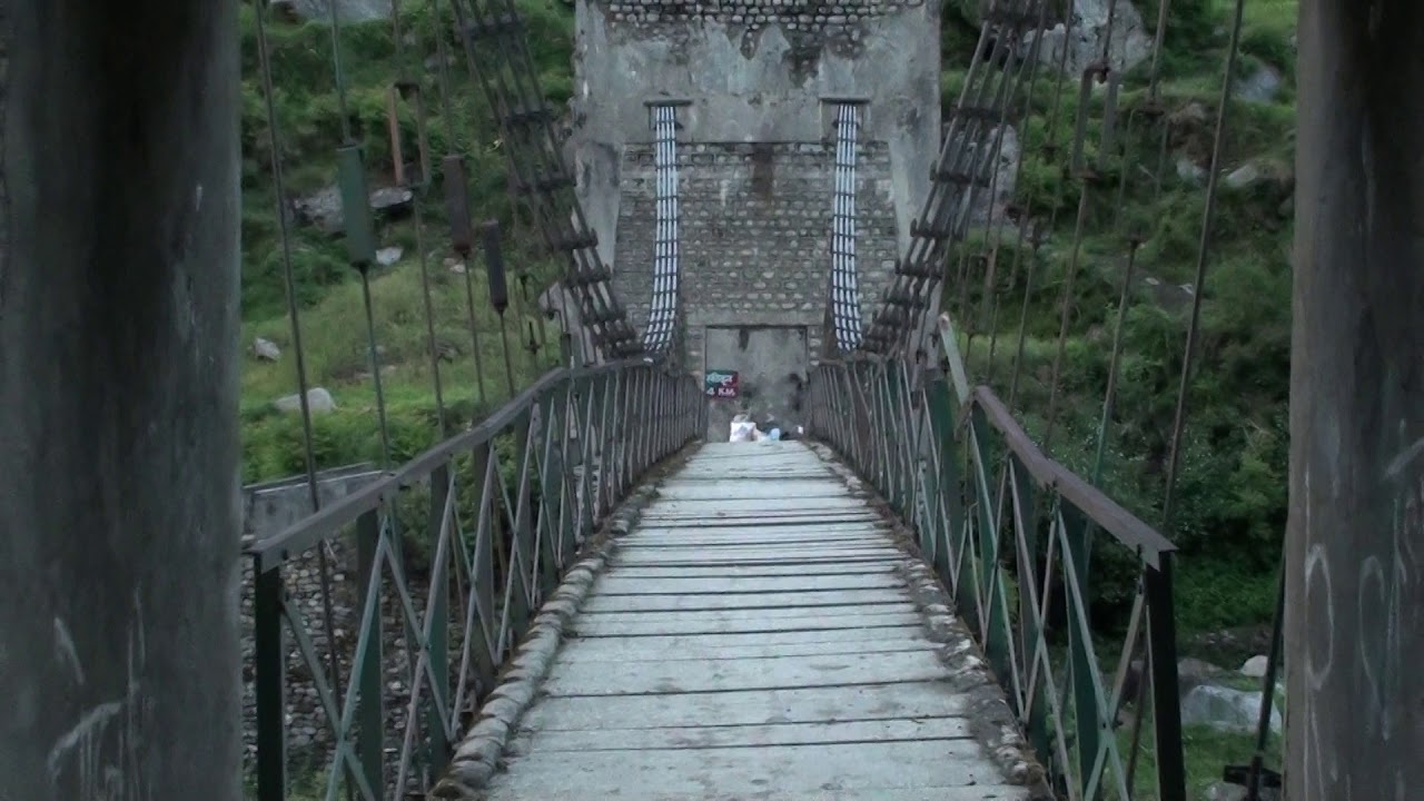Bridge connecting Seema / Osla village with Har ki Doon trail